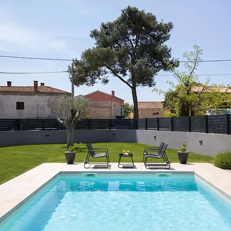 Frola Villa Muntic